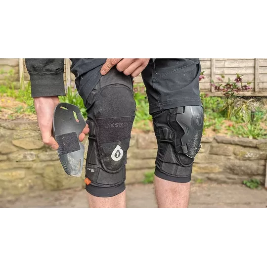 661 Recon Advance knee Black