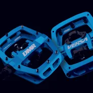 DMR Versa (One side SPD) – Bike Pedals (modré) | kasitro.live