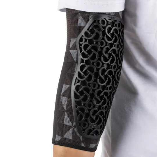 Seryt Flow Elbow Pads Arlecchino (černošedé) | kasitro.live