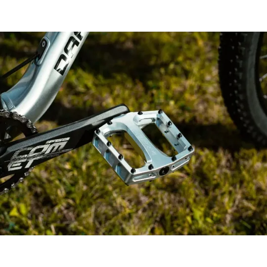 Dartmoor THUNDER Alu CNC pedály - Silver | kasitro.live