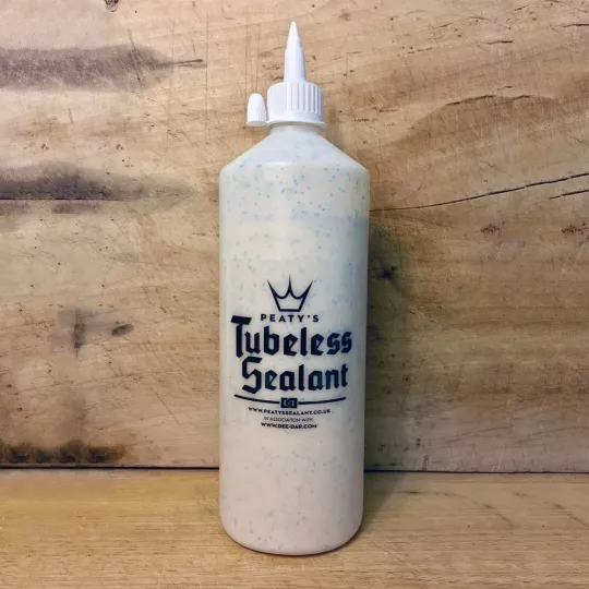 Peaty's Tubeless Sealant 1 litr preventivní tmel -bezdušové pneu
