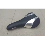 Brave Tailwhip sedlo Black Chrome | kasitro.live