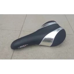 Brave Tailwhip saddle Black Chrome