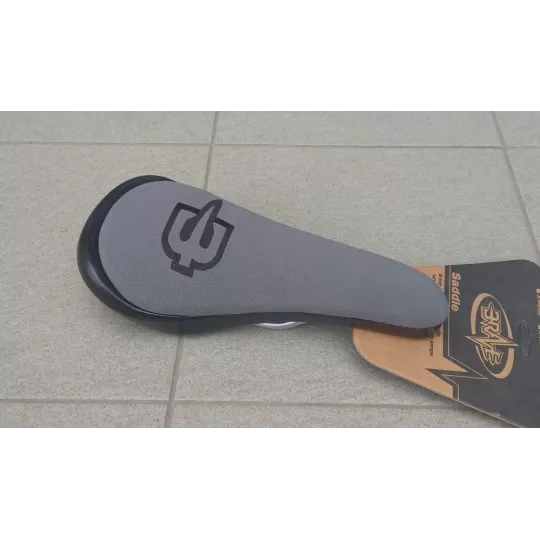 Brave X-treme Kevlar sedlo